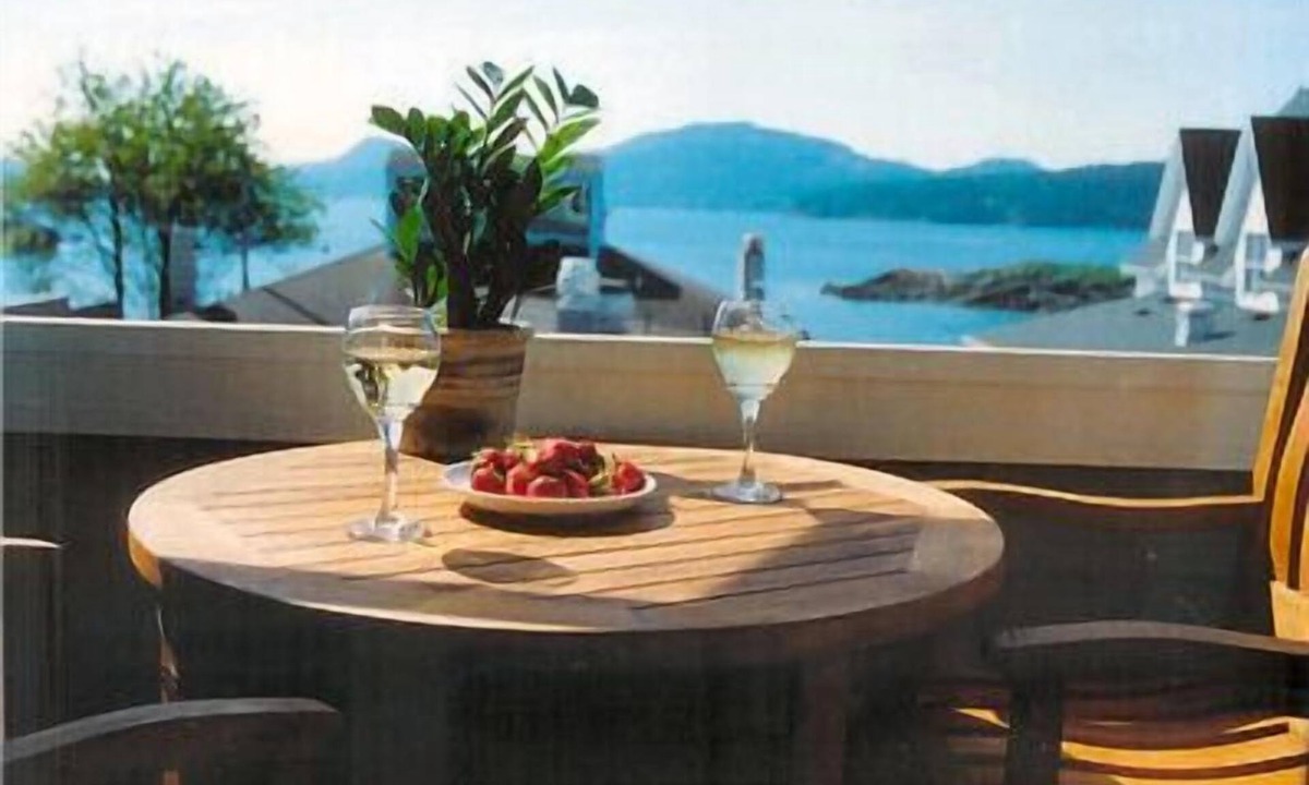 Eastsound Condo | Water view! Luxury Port Suite - walk to cafes, shops, galleries & beaches.