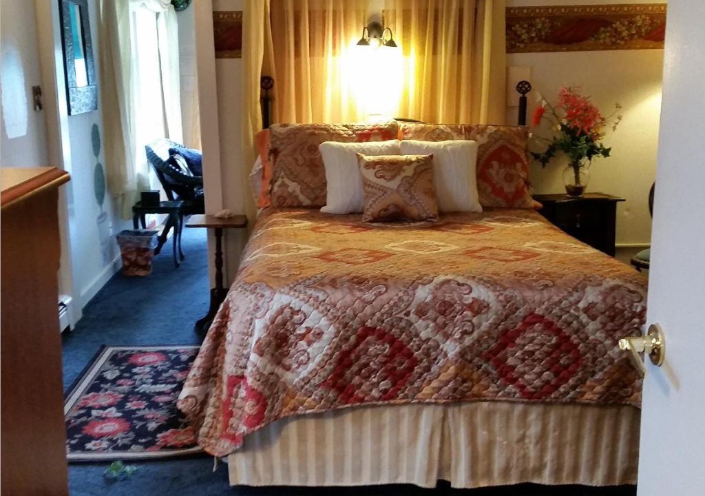 Fifth Ward Bed & Breakfast | Water View mini suite