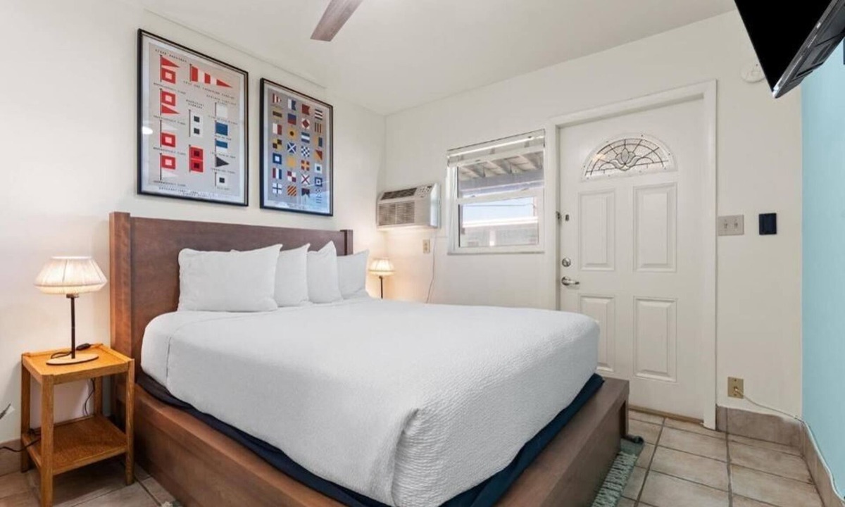Little Torch Key Hotel | Water View Queen Suite w/Kitchen, Pool & Private Beach Access | Breakfast-Free