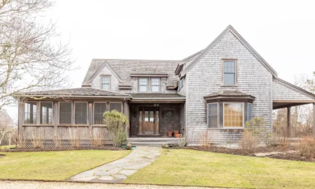 Wauwinet House | Water views highlight this Nantucket rental with private beach access, Wauwinet.