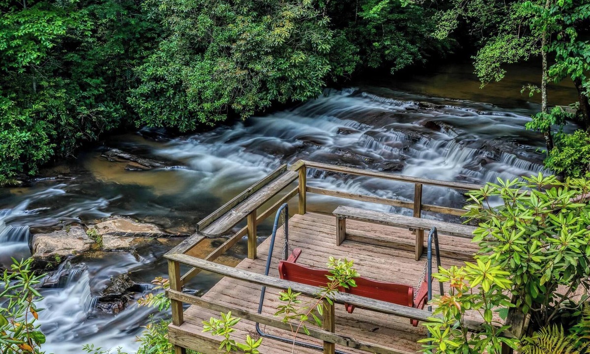 Wiley House | Waterfall Retreat Private Kitchenette #5- Deck- Fire Pit- Pet Friendly