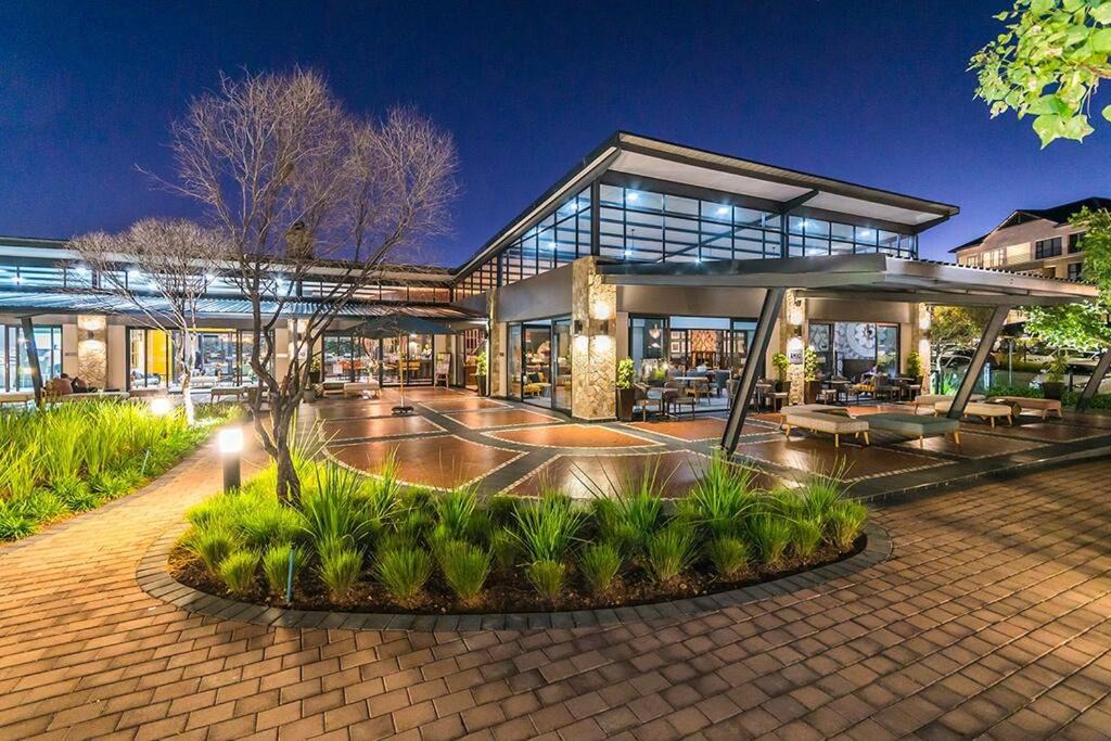 Greater Johannesburg Metropolitan Area Apartment | Waterfall Two-Bedroom Apartment