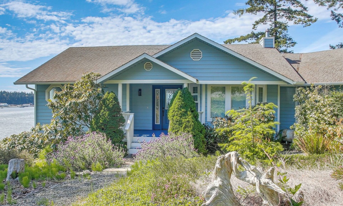 Port Hadlock House | Waterfront PNW Escape w/Deck & Beach Access!