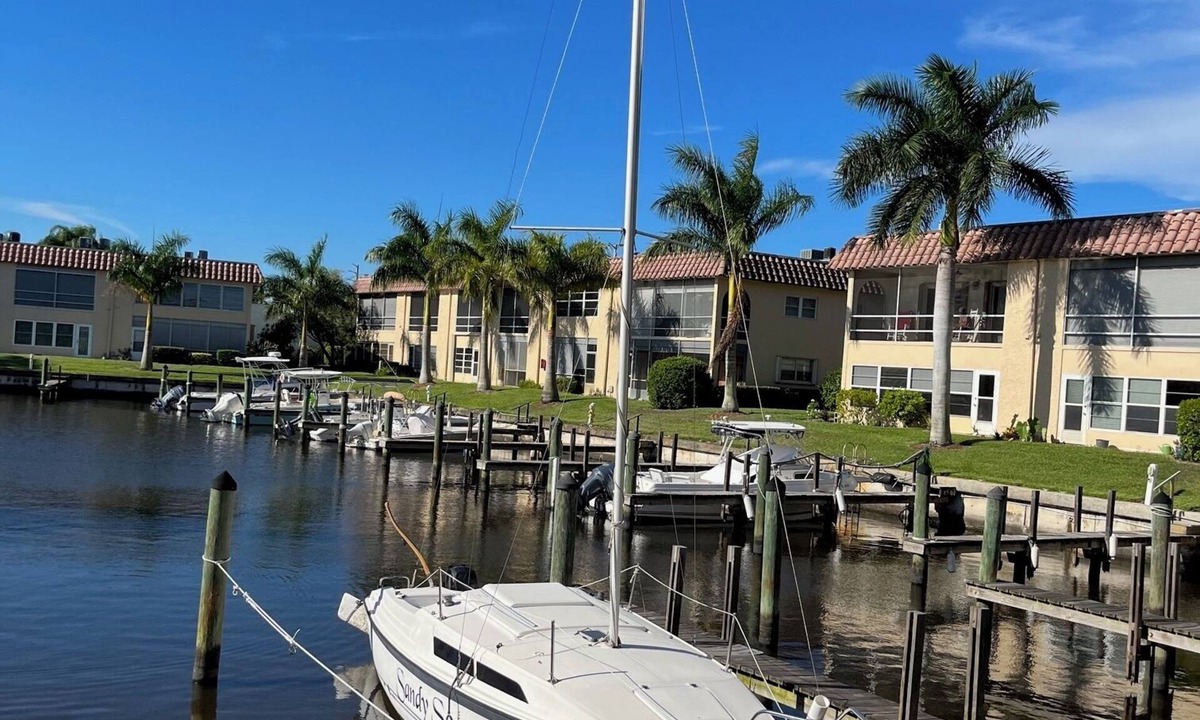 Stuart Condo | Waterfront 1-bedroom condo with Boat Dock