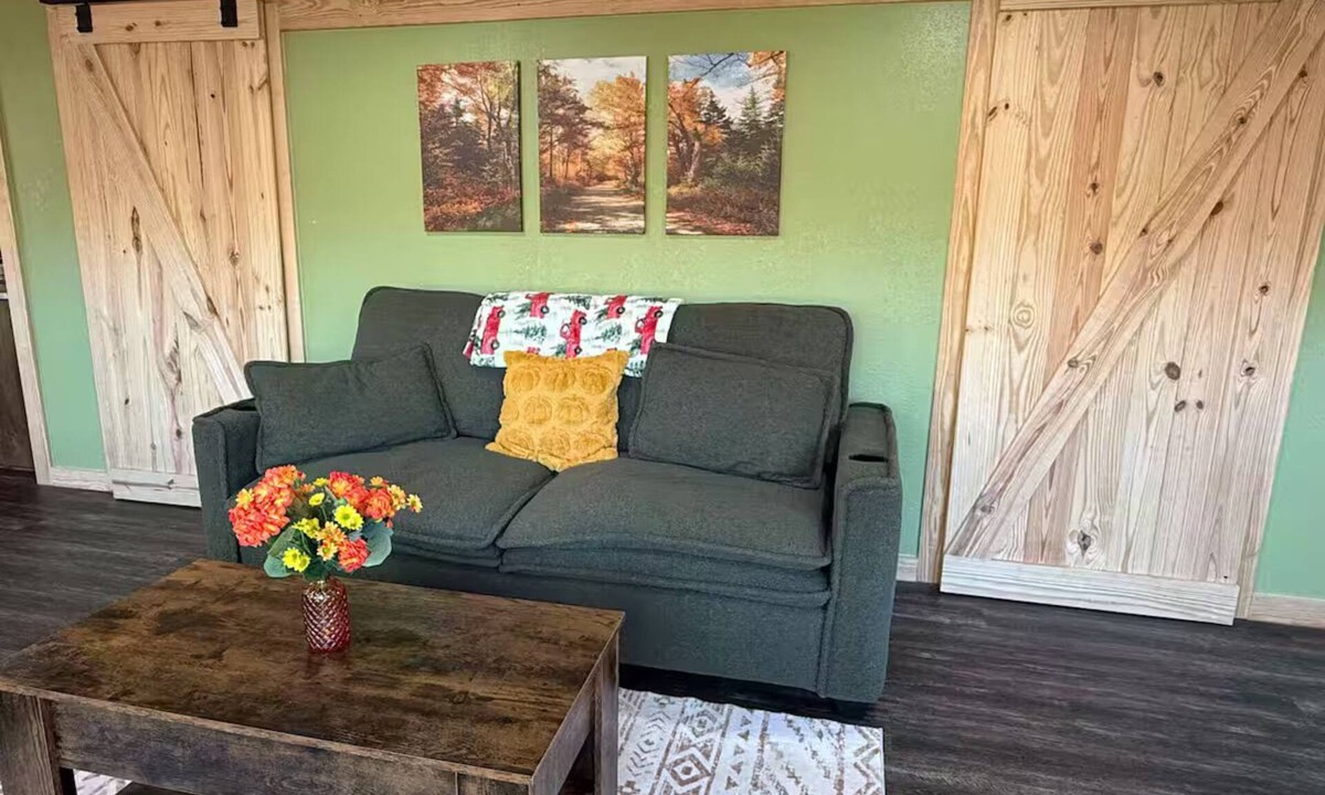 Mount Pleasant Cottage | Waterfront 1-bedroom cottage in Bainbridge GA
