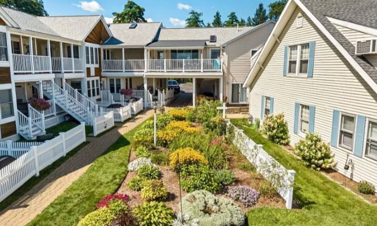 Lochmere Condo | Waterfront 2-bedroom condo on Lake Winnisquam, in quaint Tilton.
