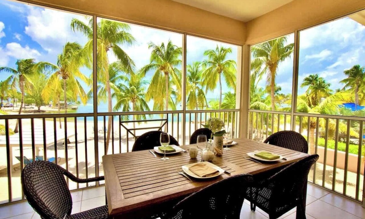 Rum Point Condo | Waterfront 2BR w/Pool/Jacuzzi– 7-UP Condo in Kaibo Kai