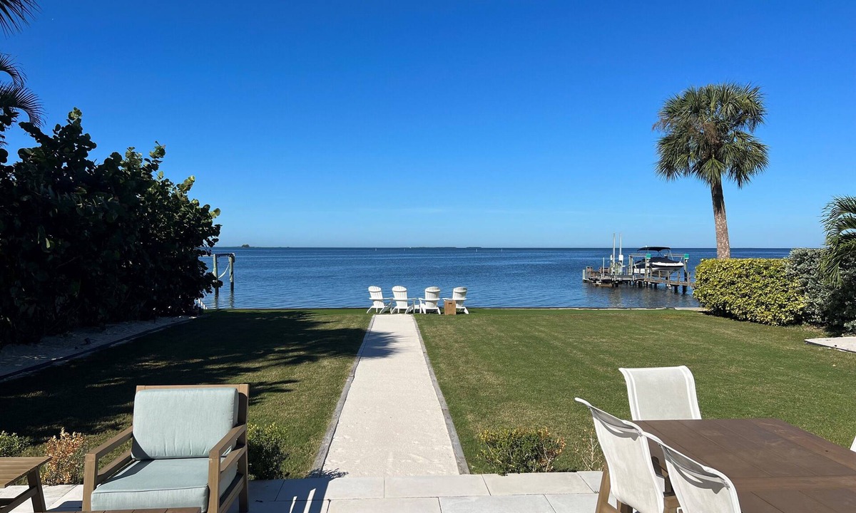Crystal Beach House | Waterfront 3-bedroom home in Crystal Beach