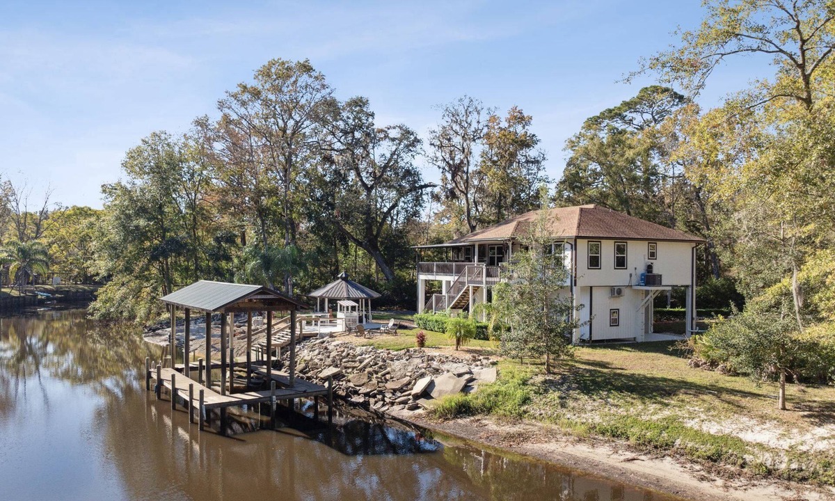 Middleburg House | Waterfront 3BR Home w/Private Boat Ramp & Firepit