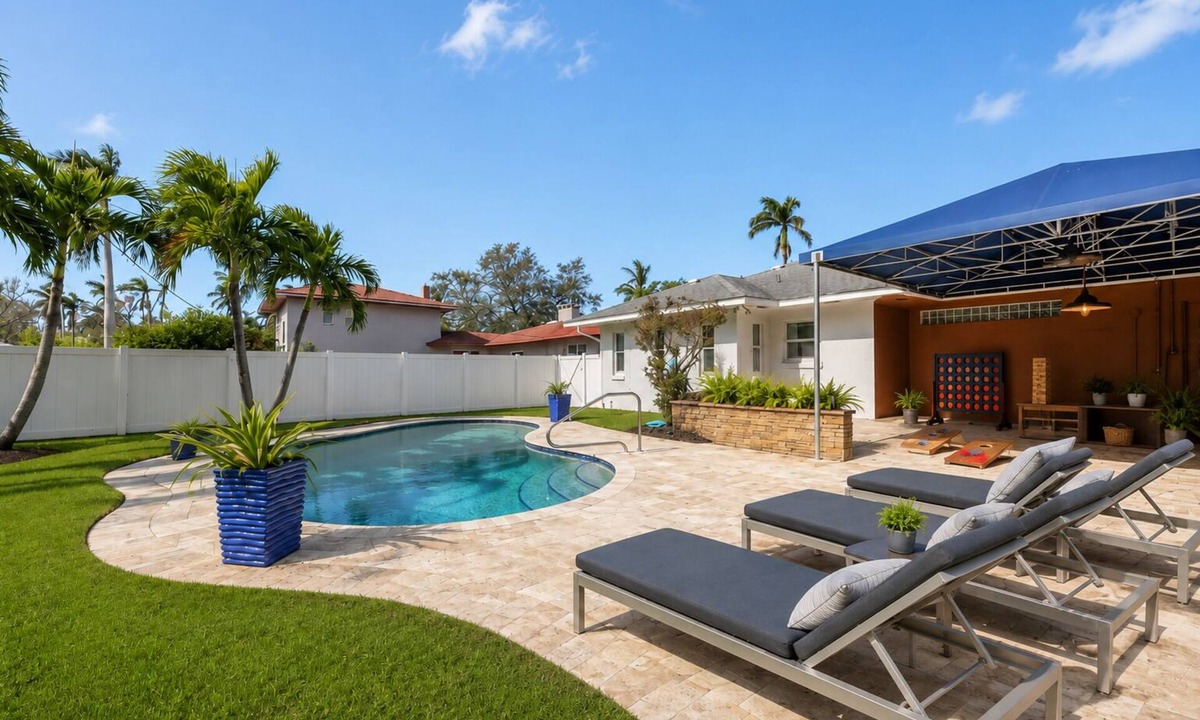River District House | Waterfront 4 BR - Heated Pool15 min to IMG/AMI