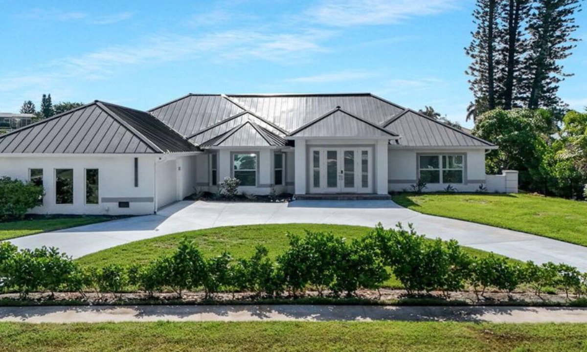 Marco Island House | Waterfront 6-bedroom Estate Home, Pool & Fitness room in fantastic Marco Island