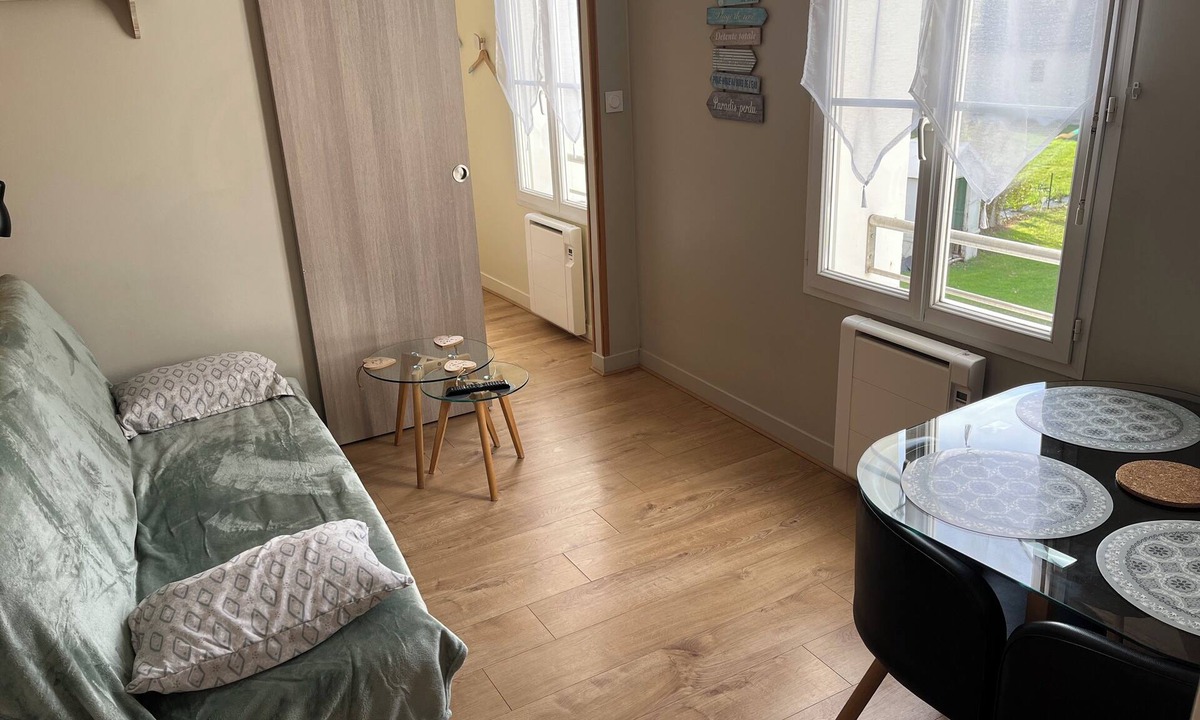 Langrune-sur-Mer Apartment | Waterfront apartment with your feet in the water!