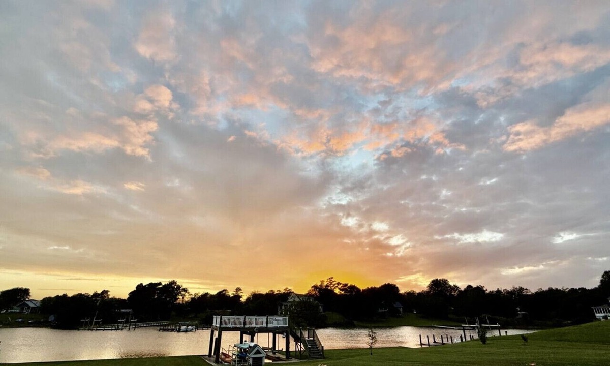 Swansboro Apartment | Waterfront apartment in Swansboro with boat lift, dock deck. beautiful views, and kayak launch w/kayaks.