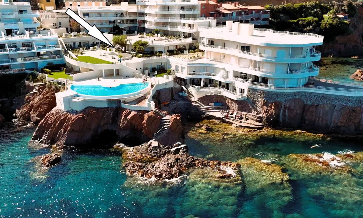 Le Trayas Apartment | WATERFRONT, APT. 55m² SEA VIEW + SOUTH TERRACE-GARDEN of 45m² + SWIMMING POOL