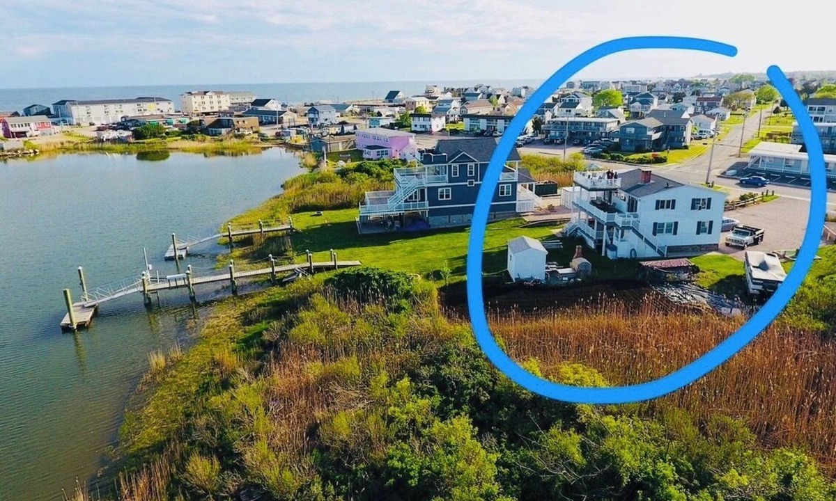 Misquamicut House | Waterfront Beach House