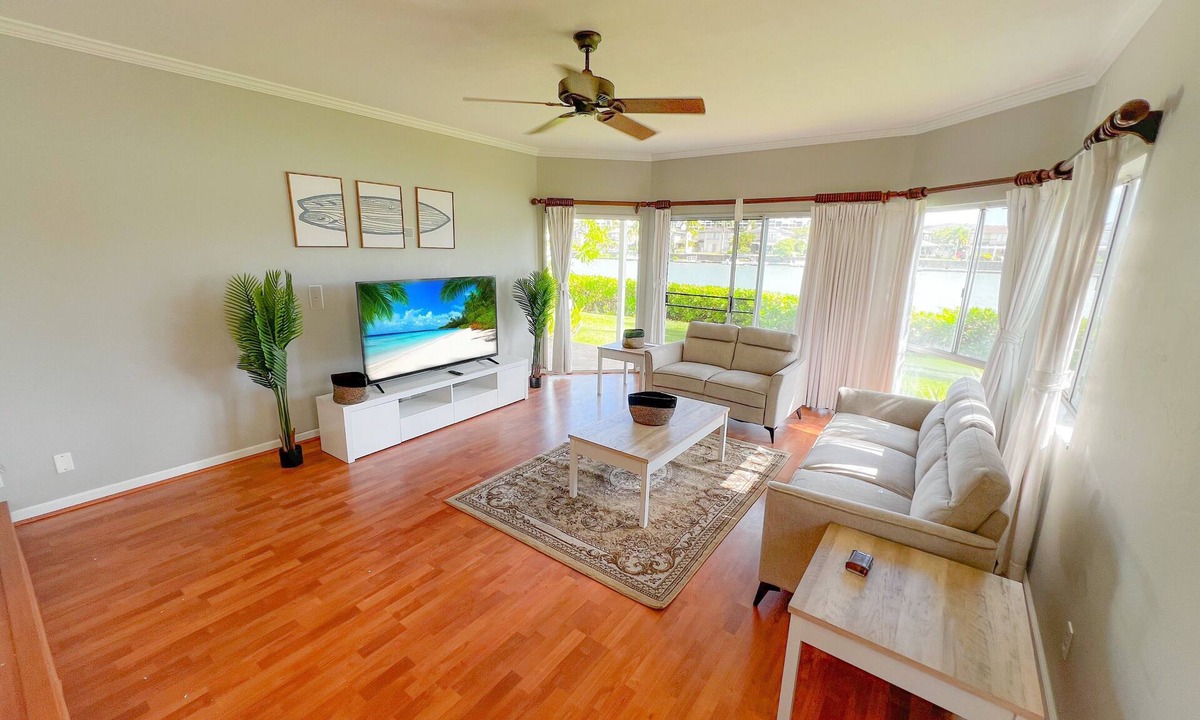 Portlock House | Waterfront Bliss at 3-Bedroom Tropical Townhouse