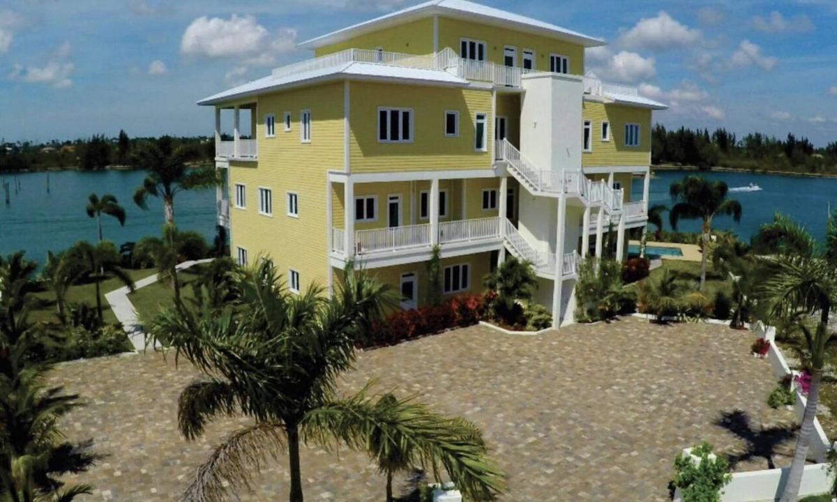 Bell Channel Bay Apartment | Waterfront Bliss Your Perfect Paradise Awaits!