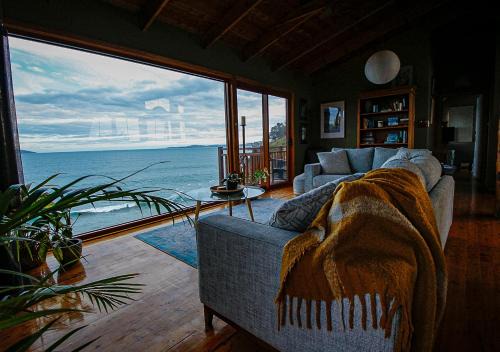 Dodges Ferry House | Waterfront - Bluff Beach House, Park Beach