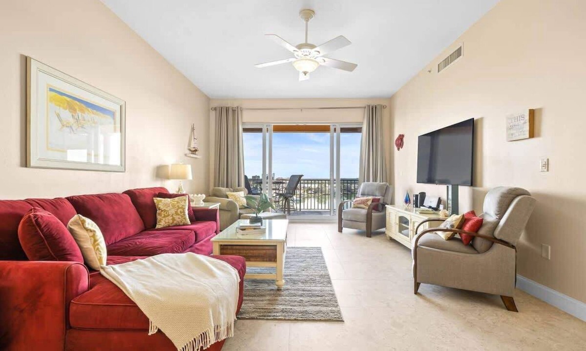 Clearwater Beach Condo | Waterfront Breeze Condo - Pool - Water views