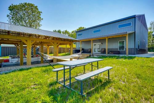 Nashport House | Waterfront Buckeye Lake Vacation Rental w/Hot Tub