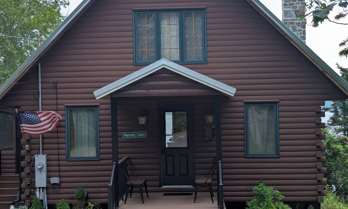 Lubec Cabin | Waterfront cabin/Military discount/Kayaks/Fire pit/beach/No pet fee/deck