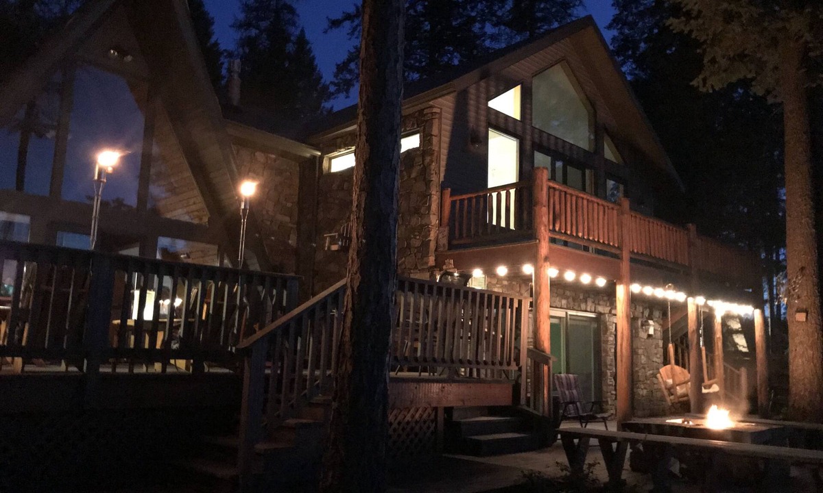 Kalispell Cabin | Waterfront Cabin with Exquisite Views and the perfect location