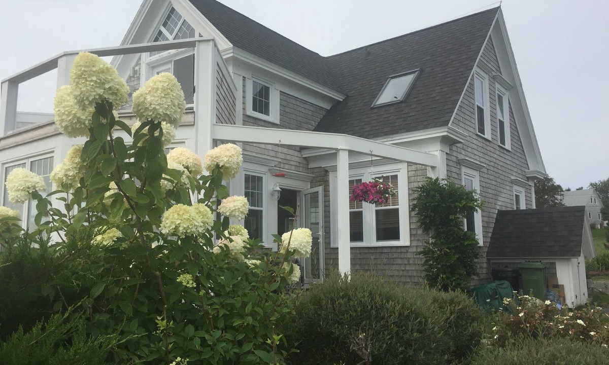 Kingsburg House | Waterfront cape walk to two long, sandy beaches in pastoral seaside settlement