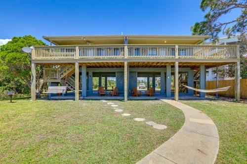 Cedar Key House | Waterfront Cedar Key Duplex Home: Grill & Dock!