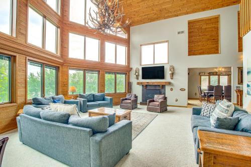 Day House | Waterfront Central Wisconsin Cabin w/Indoor Pool!