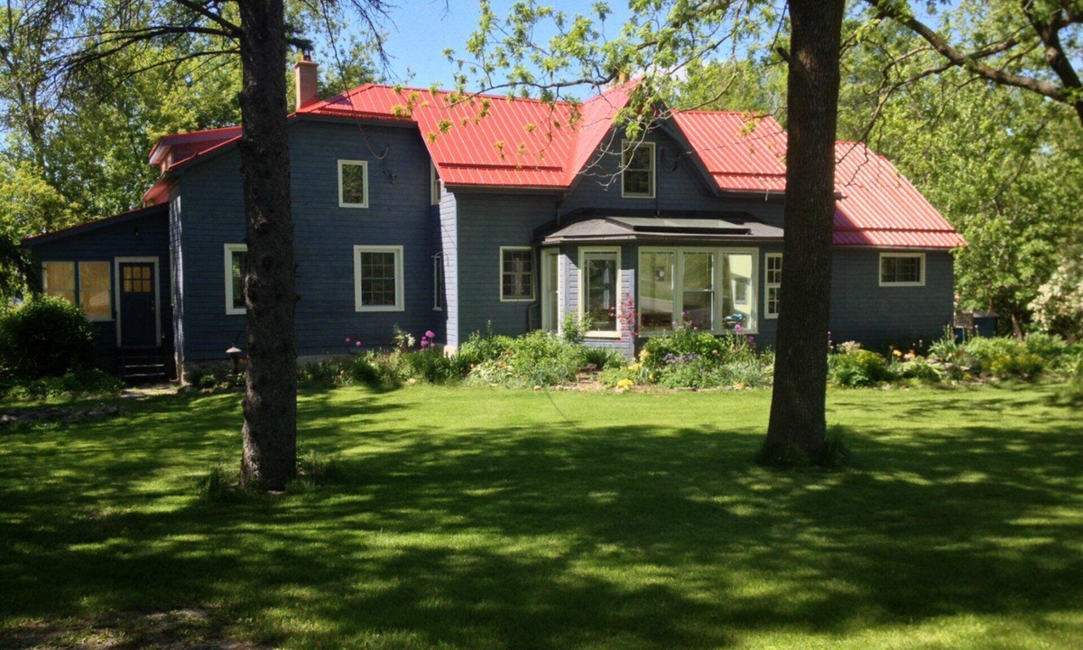North Port House | Waterfront Century Home with heated swimming pool Sleeps 10 . P.E.C