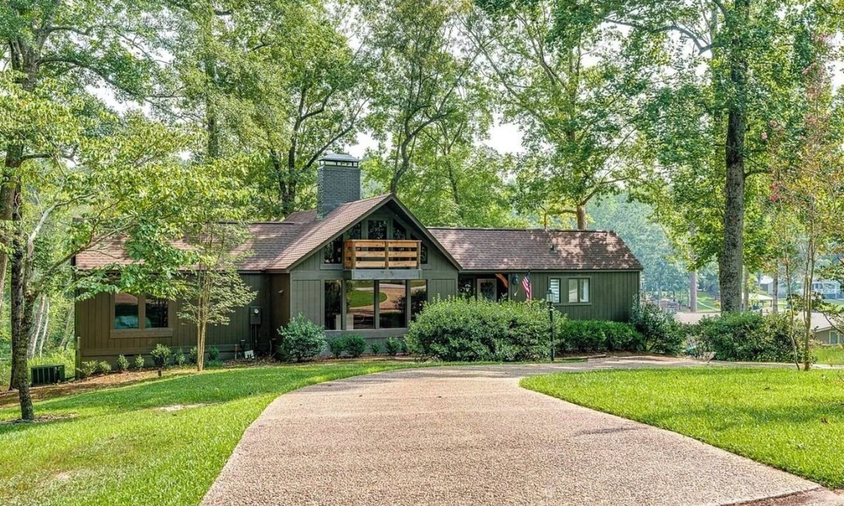 Dadeville House | Waterfront charming 3-bedroom house in serene Dadeville with WiFi, AC