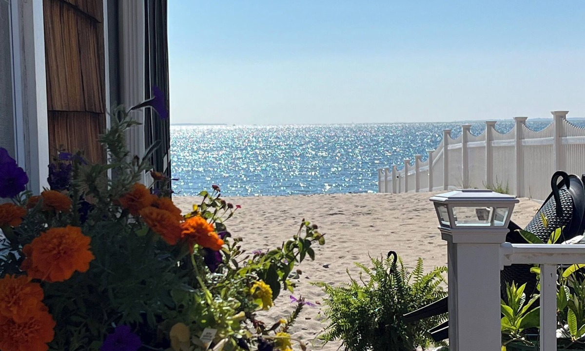 Old Lyme Cottage | Waterfront Charming 4 Bedroom Cottage with AC, WiFi & Beach in Serene Old Lyme