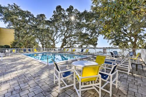 Mary Esther House | Waterfront Community w/Perks: Mary Esther Condo