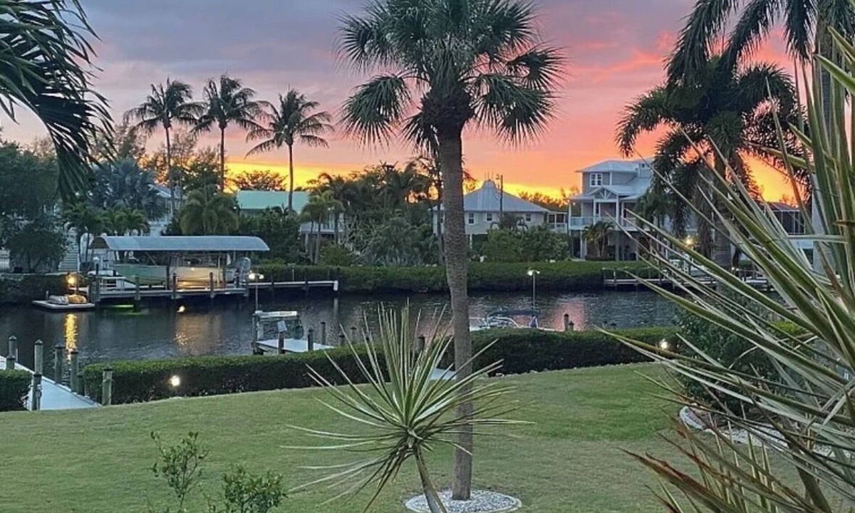 Captains Cove Condo | Waterfront Condo w/Boat Dock, Kayak, Bikes, Pool & Pickleball-Best Fishing!