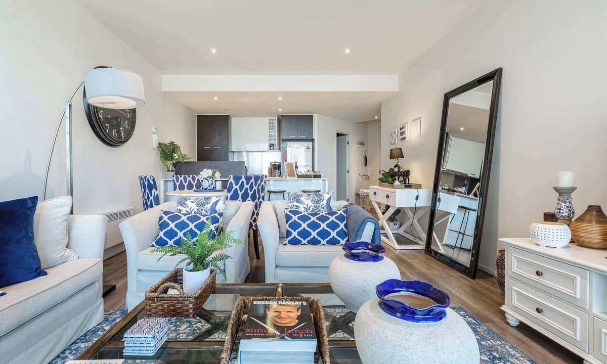 Docklands Condo | Waterfront condo with marina views near promenade