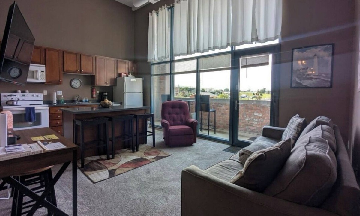 Sandusky Condo | Waterfront condominium. Cedar Point, Put-in-bay, Sports Force Parks.