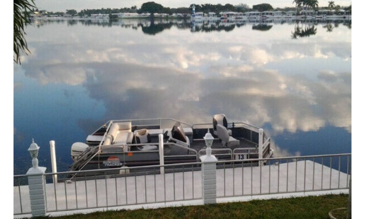 Pembroke Park House | Waterfront cottage with 3 bedrooms & 3 beds