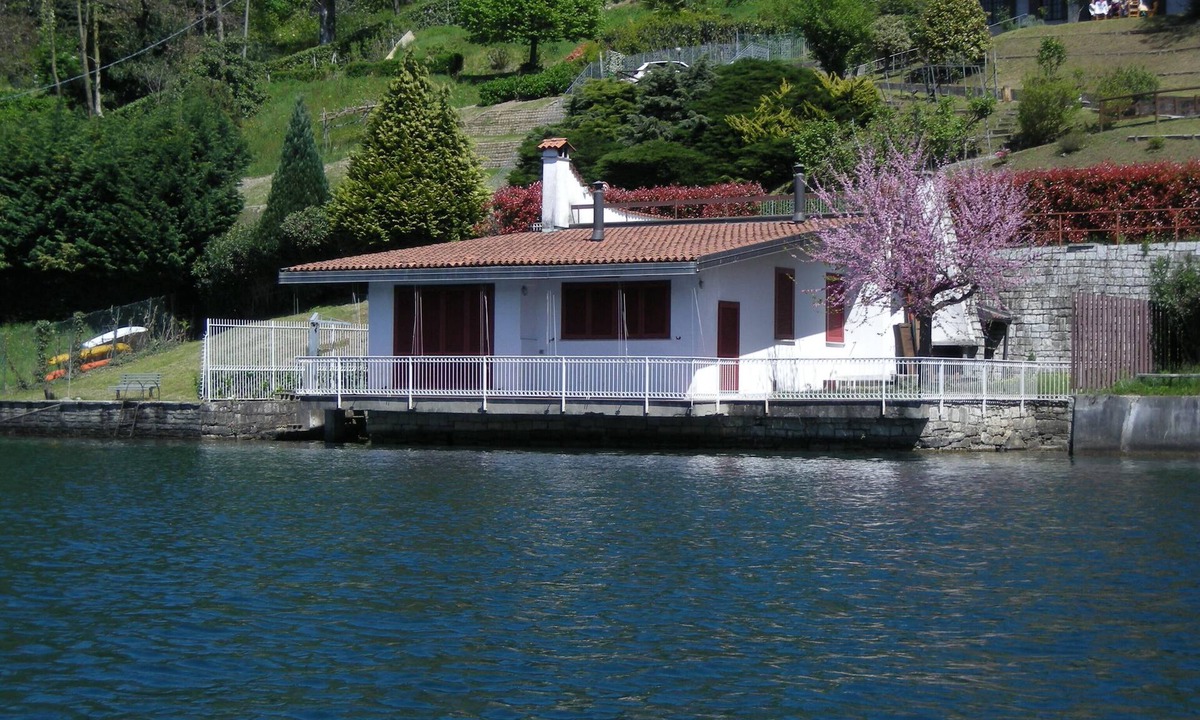 Orta San Giulio Cottage | Waterfront Cottage On The Lake 00311200079