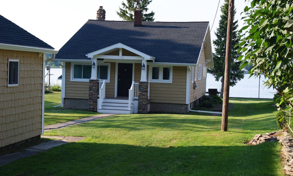 North Greece Cottage | Waterfront Cottage Bungalow: 1500 Sq. ft. unit w/Central Air conditioning