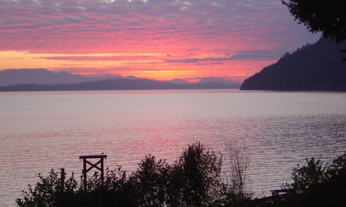 Mayne Island Cottage | Waterfront cottage close to ferry