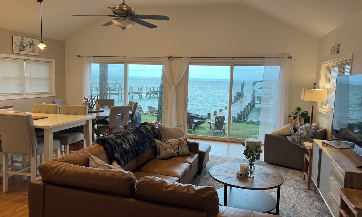 Cobb Island House | Waterfront Cottage with Pier & Boatlift on the Beautiful Potomac River