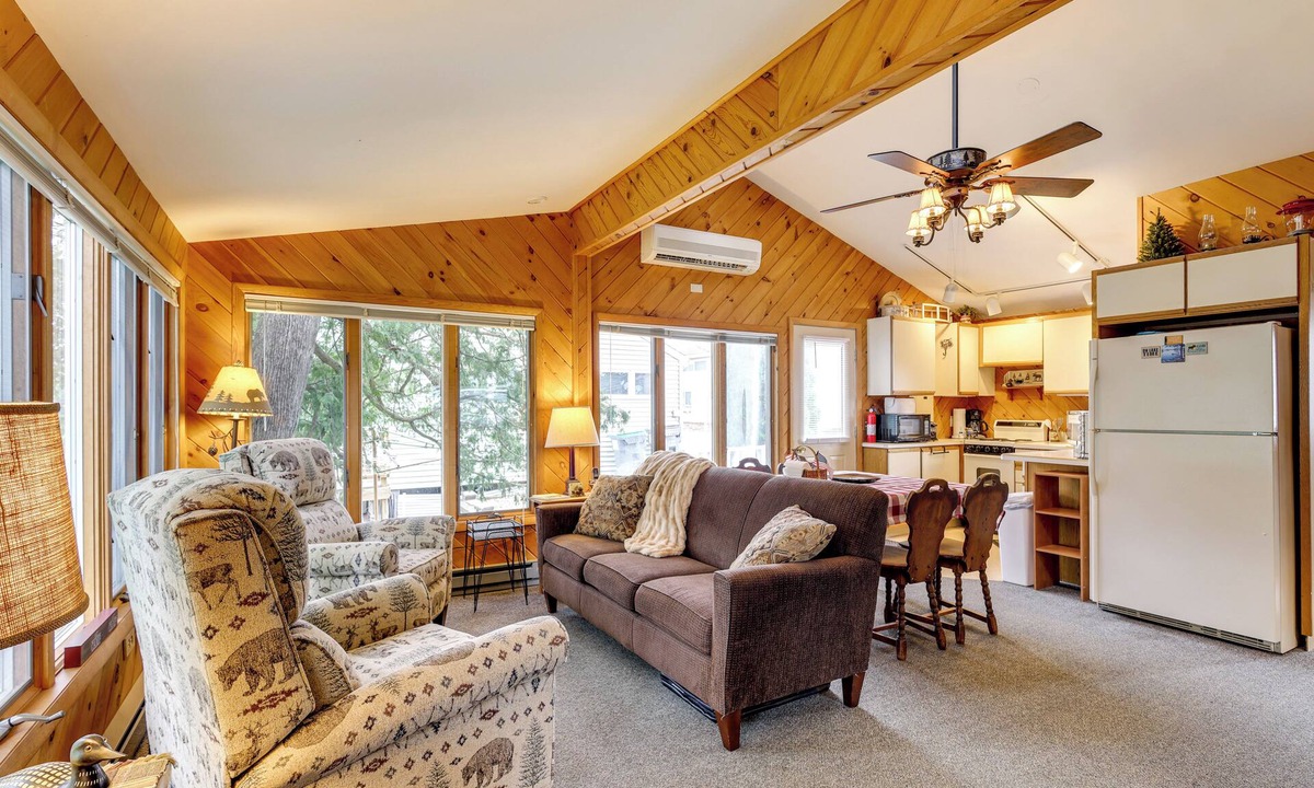 Cleverdale Cottage | Waterfront Cottage on Lake George w/2 Docks!