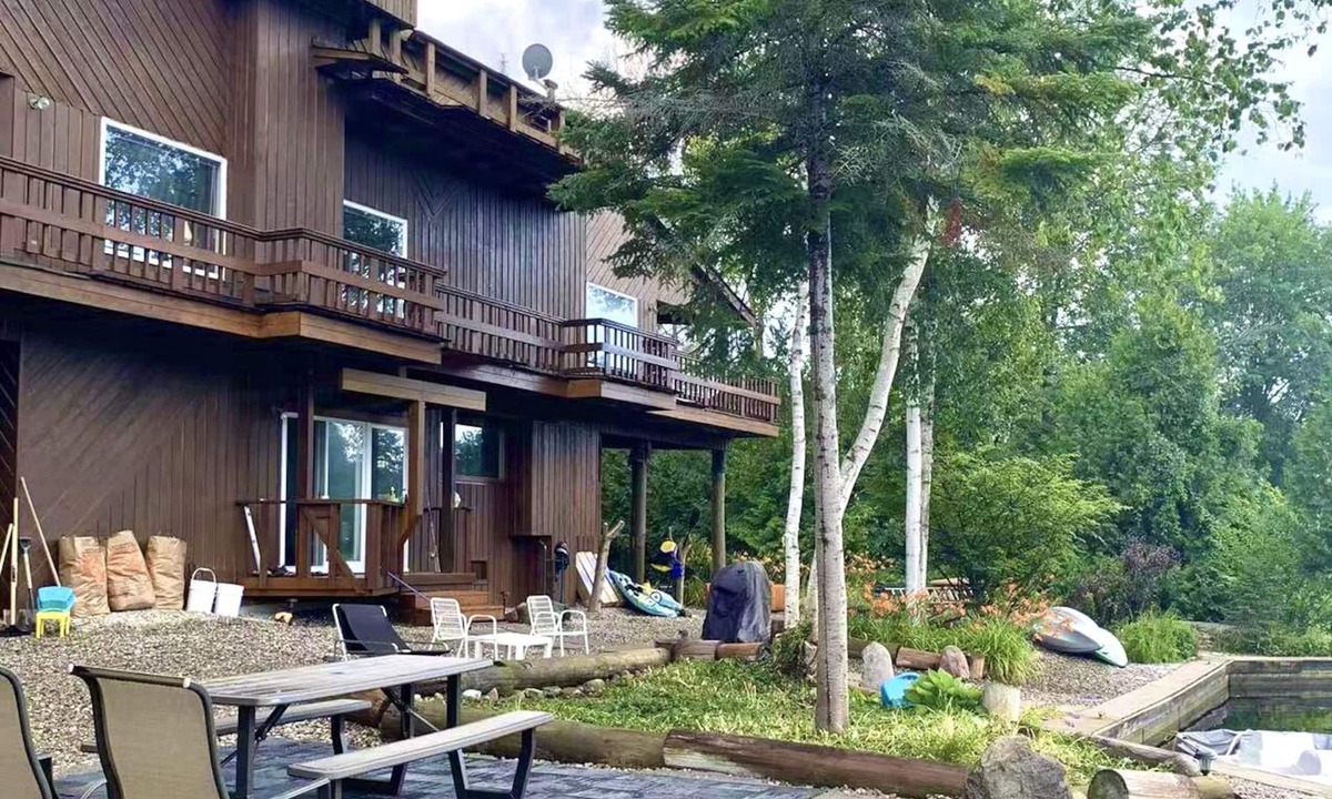 Lagoon City Cottage | Waterfront Cottage with Private Beach in the Heart of Lagoon City