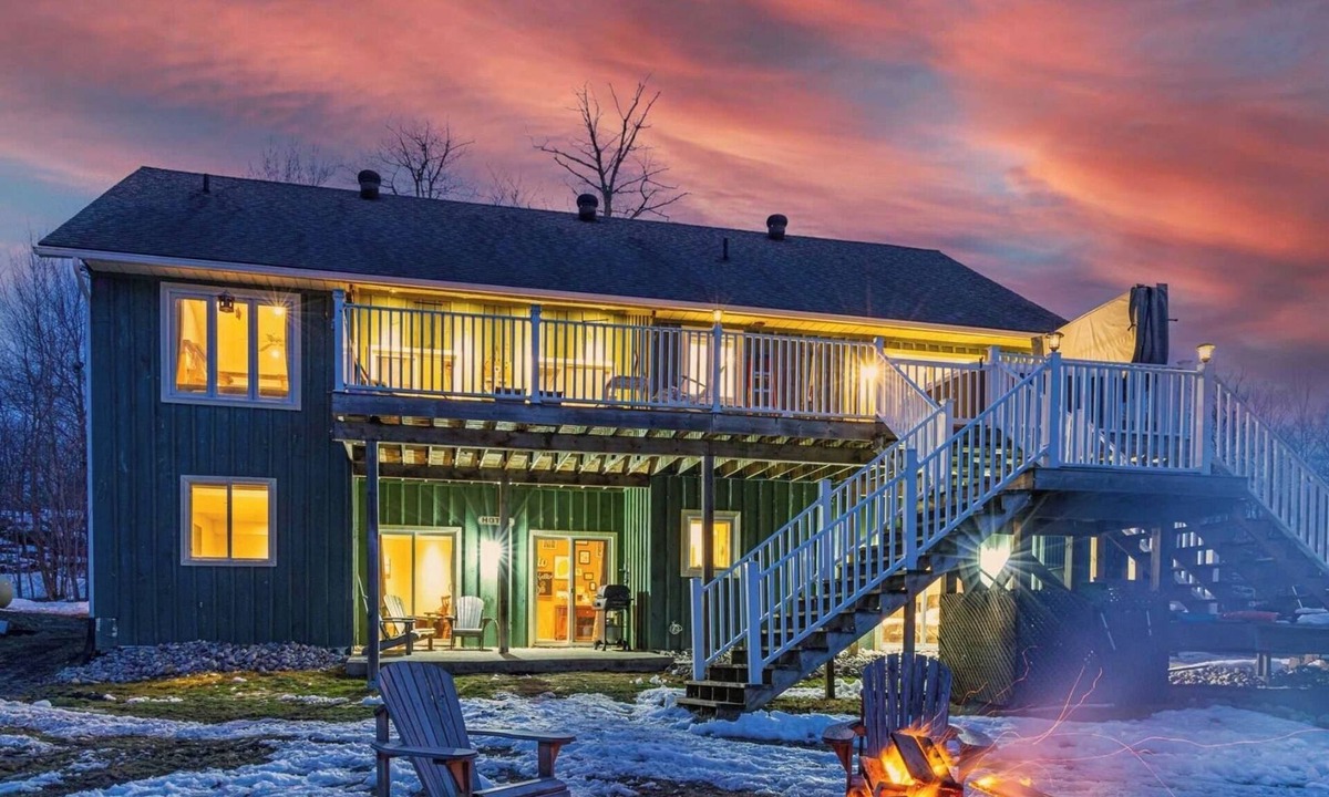Severn Cottage | Waterfront Cottage with Hot Tub
