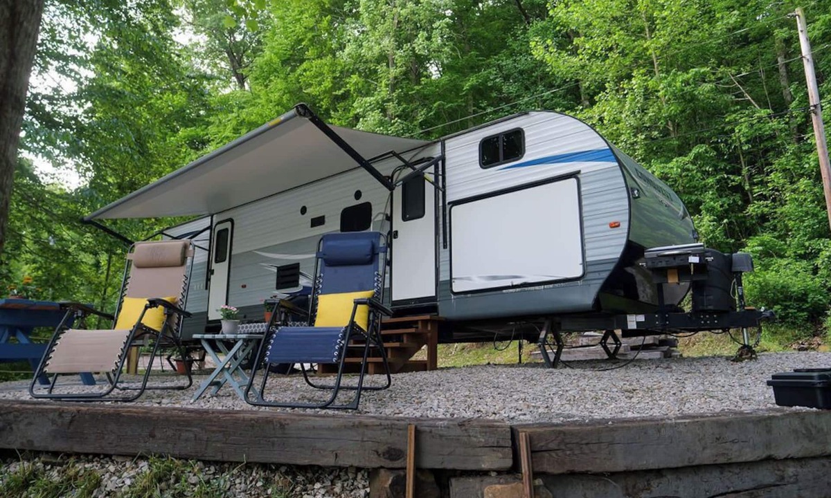 Westview House | Waterfront, cozy 2-bedroom camper on Rough River Lake
