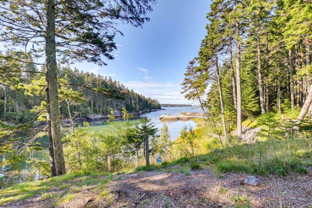 Deer Isle House | Waterfront Deer Isle Retreat w/Fire Pit!