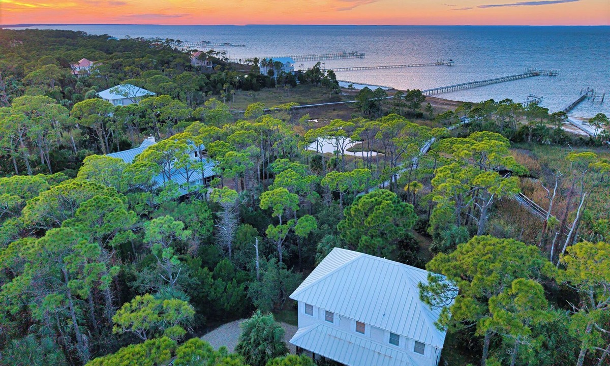 Plantation Cottage | Waterfront! Easy Beach Access - 2 FREE BIKE RENTALS INCLUDED WITH YOUR STAY!