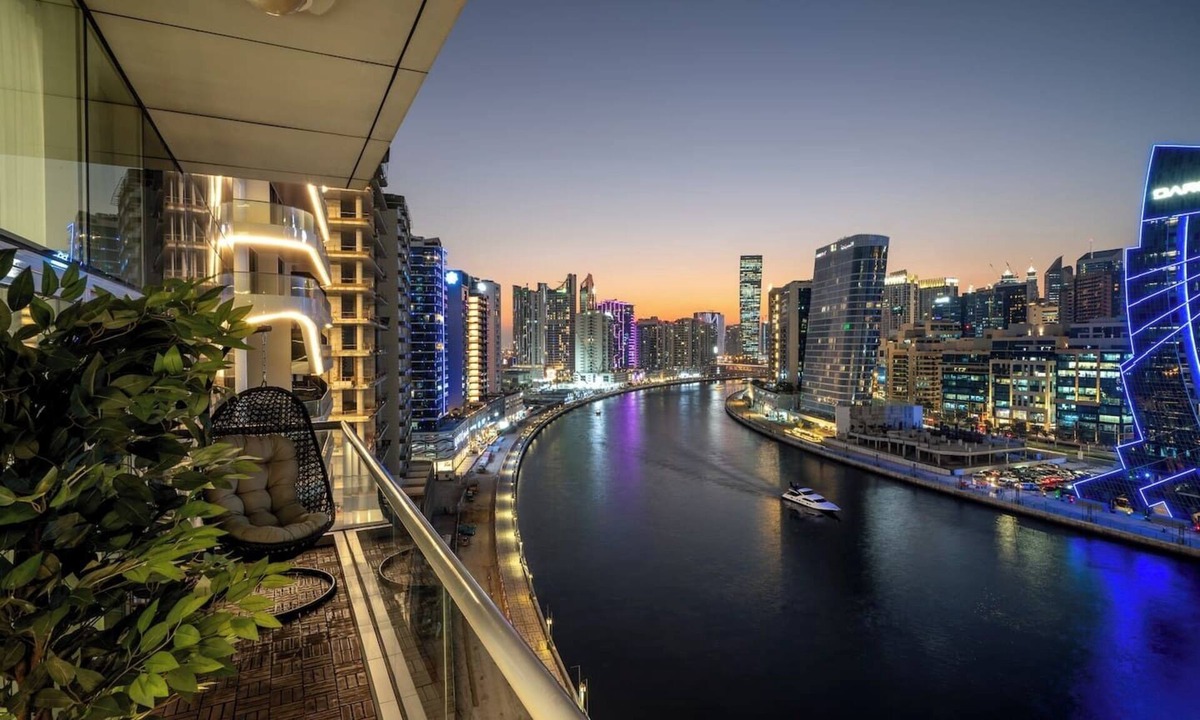Business Bay Apartment | Waterfront Escape | Burj & Canal View | Pool+Sauna