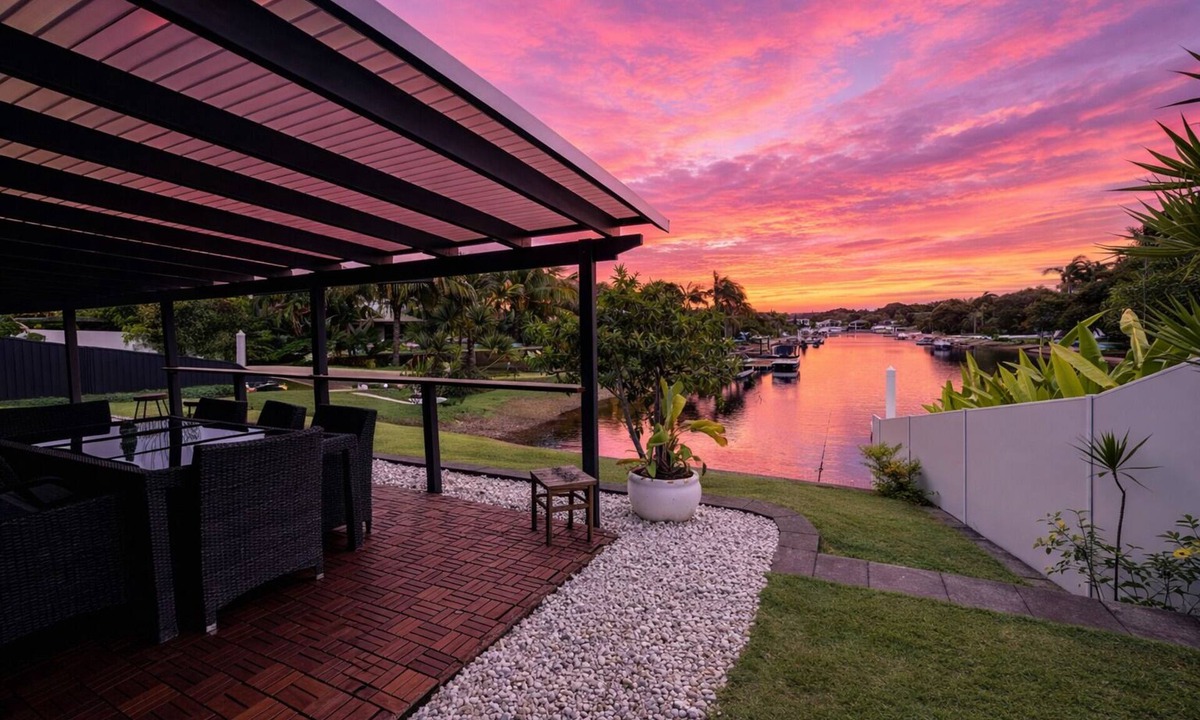 Broadbeach Waters House | Waterfront Family Home - Sleeps 6 - Pet Friendly