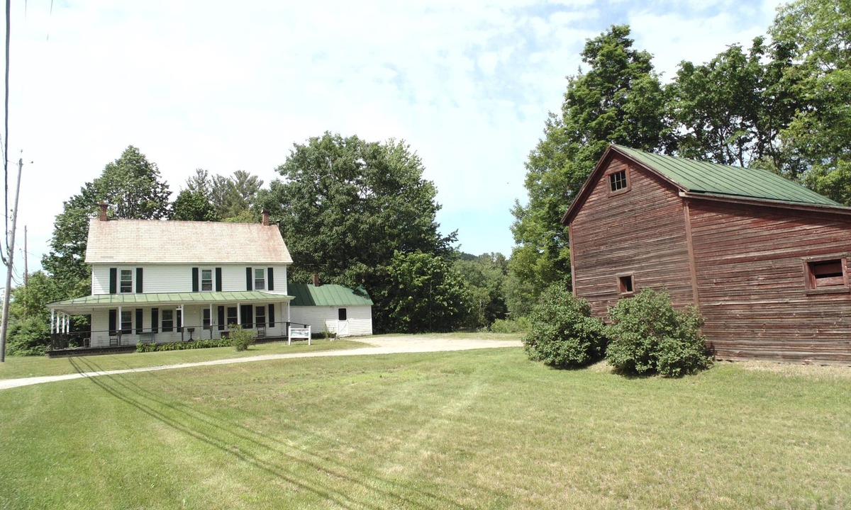 Warrensburg House | WATERFRONT FARMHOUSE